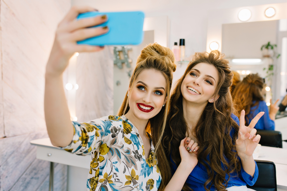 The Impact of Social Media on Modern Beauty Ideals and Trends
